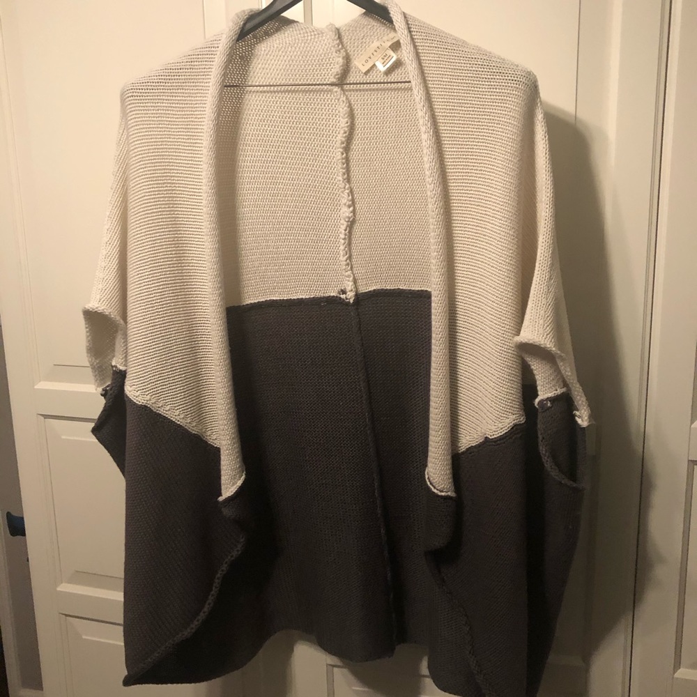 Lovestitch Gray & White Wrap